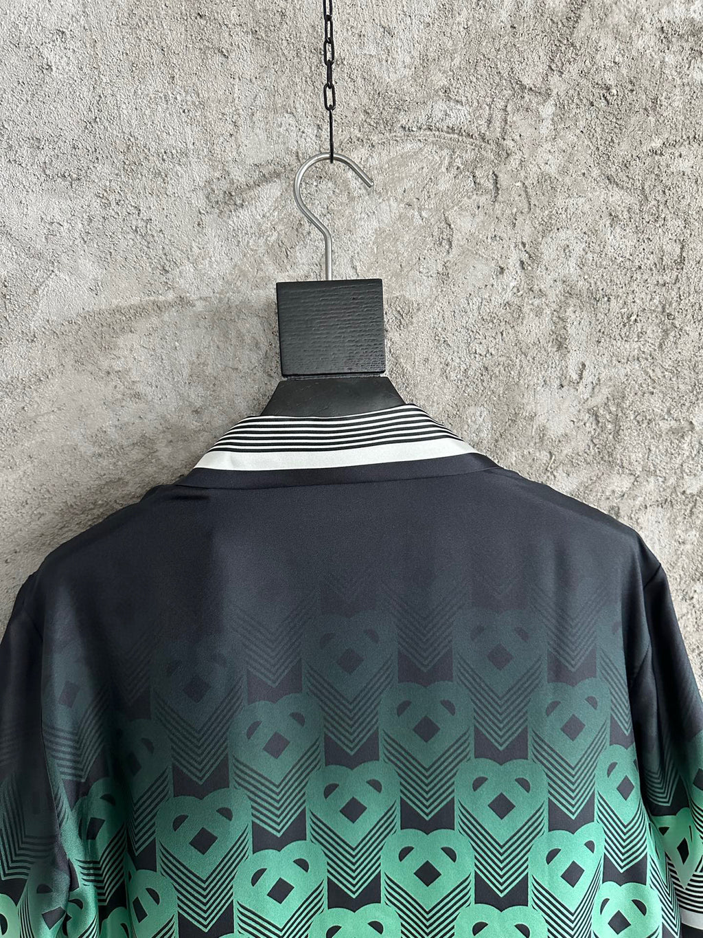 Casa B Chemise en soie à motif Monogrammé Vert