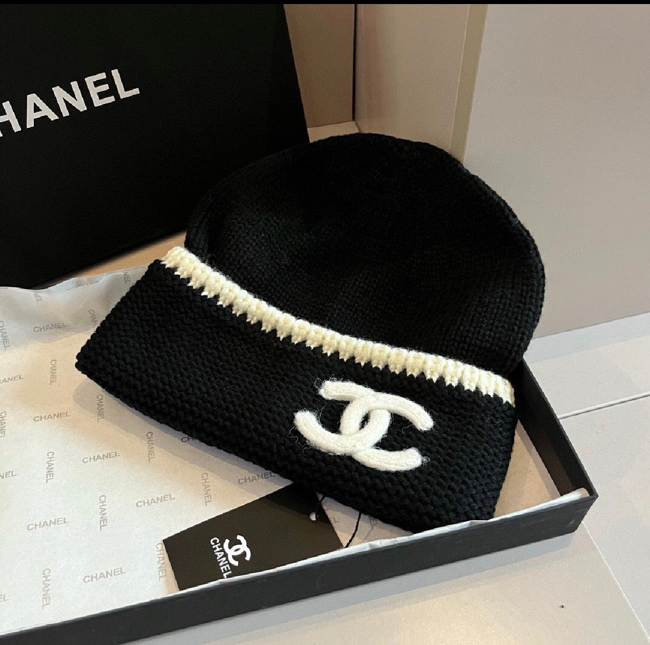 Bonnet chnl noir