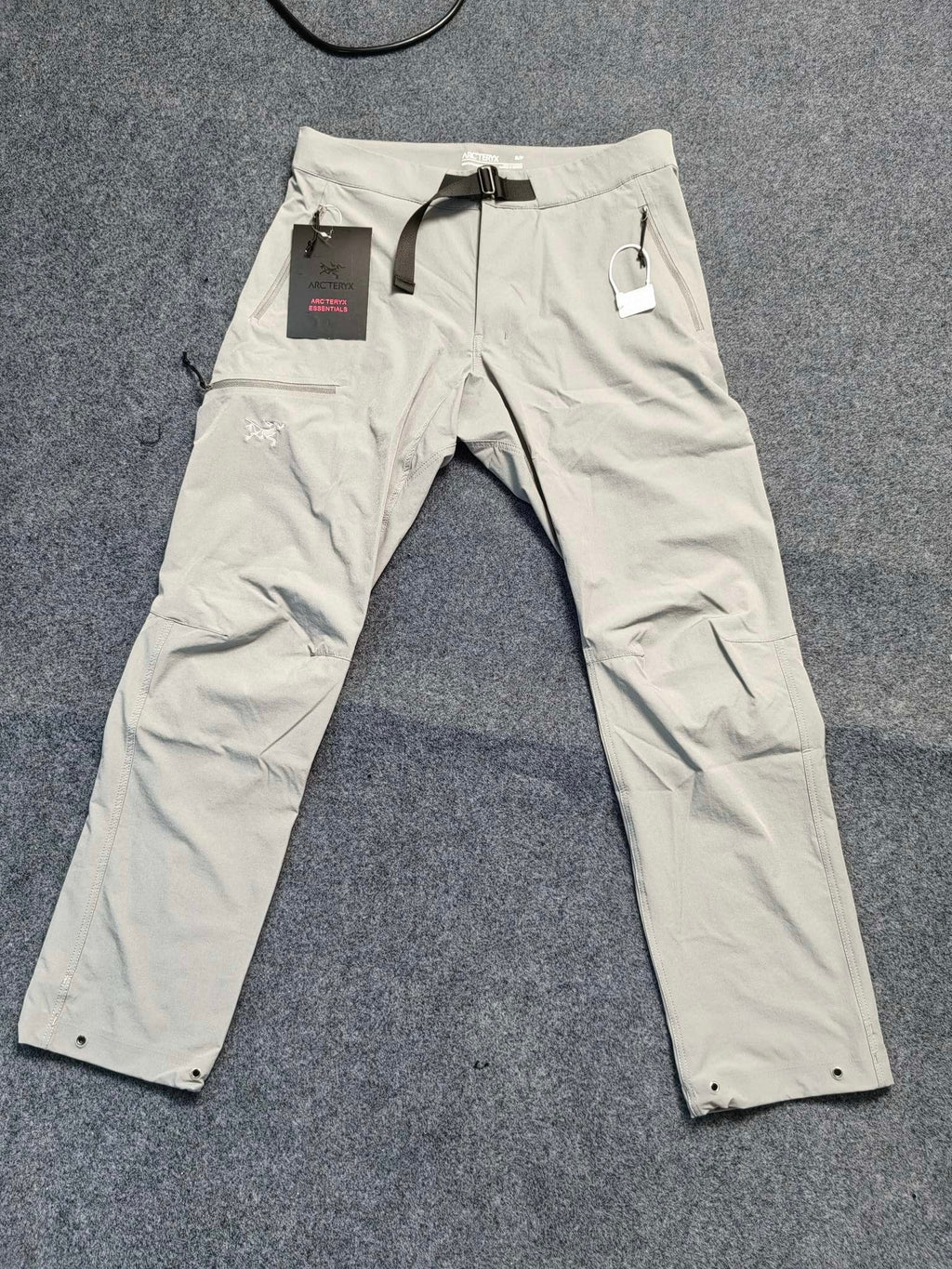 Pantalon Arc Tryx gris