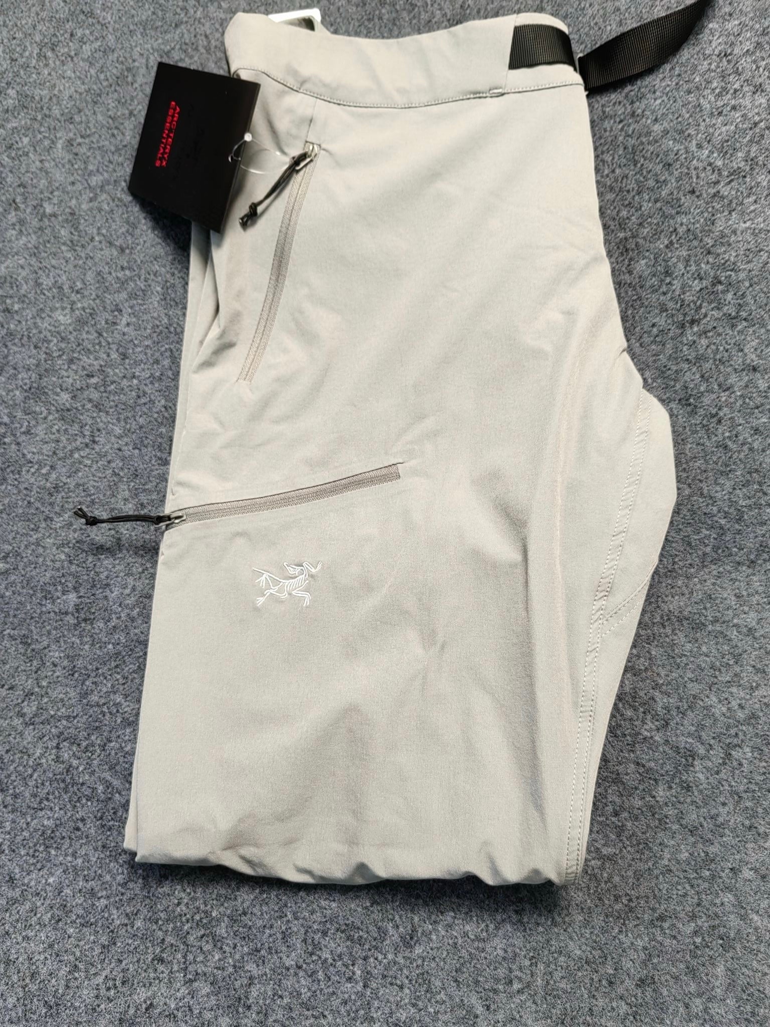 Pantalon Arc Tryx gris