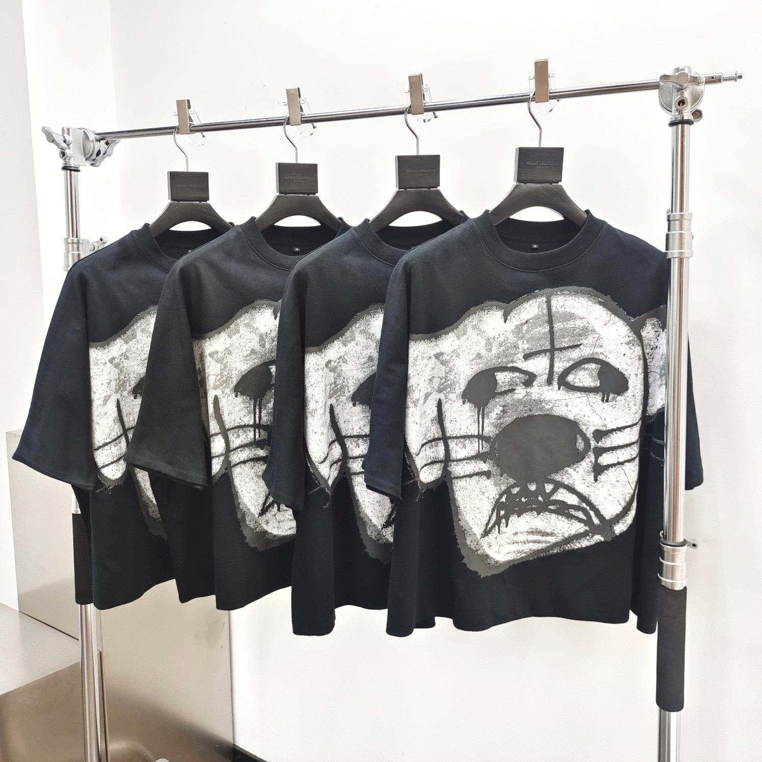 T shirt Gallery white faced Dog
