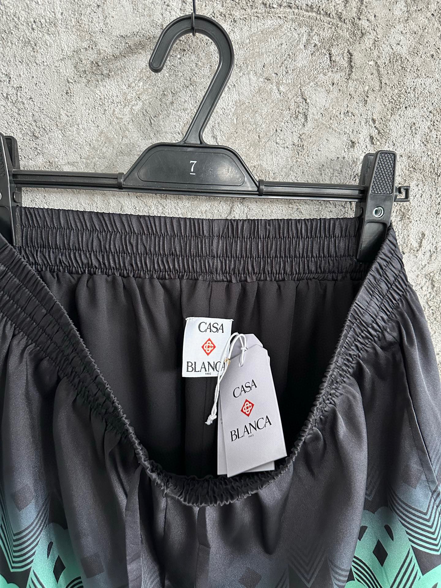 Casa B short en soie à motif Monogrammé Vert