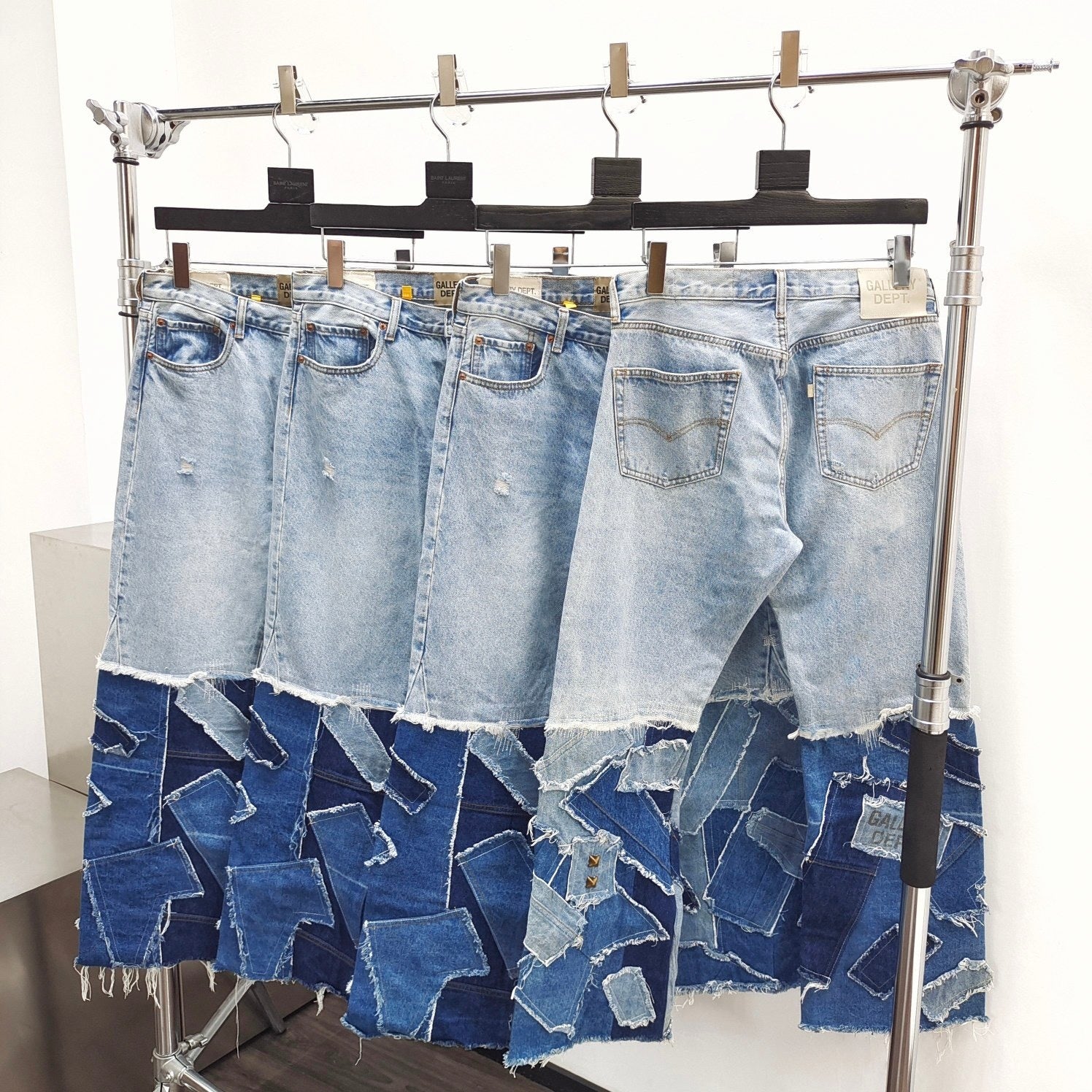 Jean Large Gallery  écusson