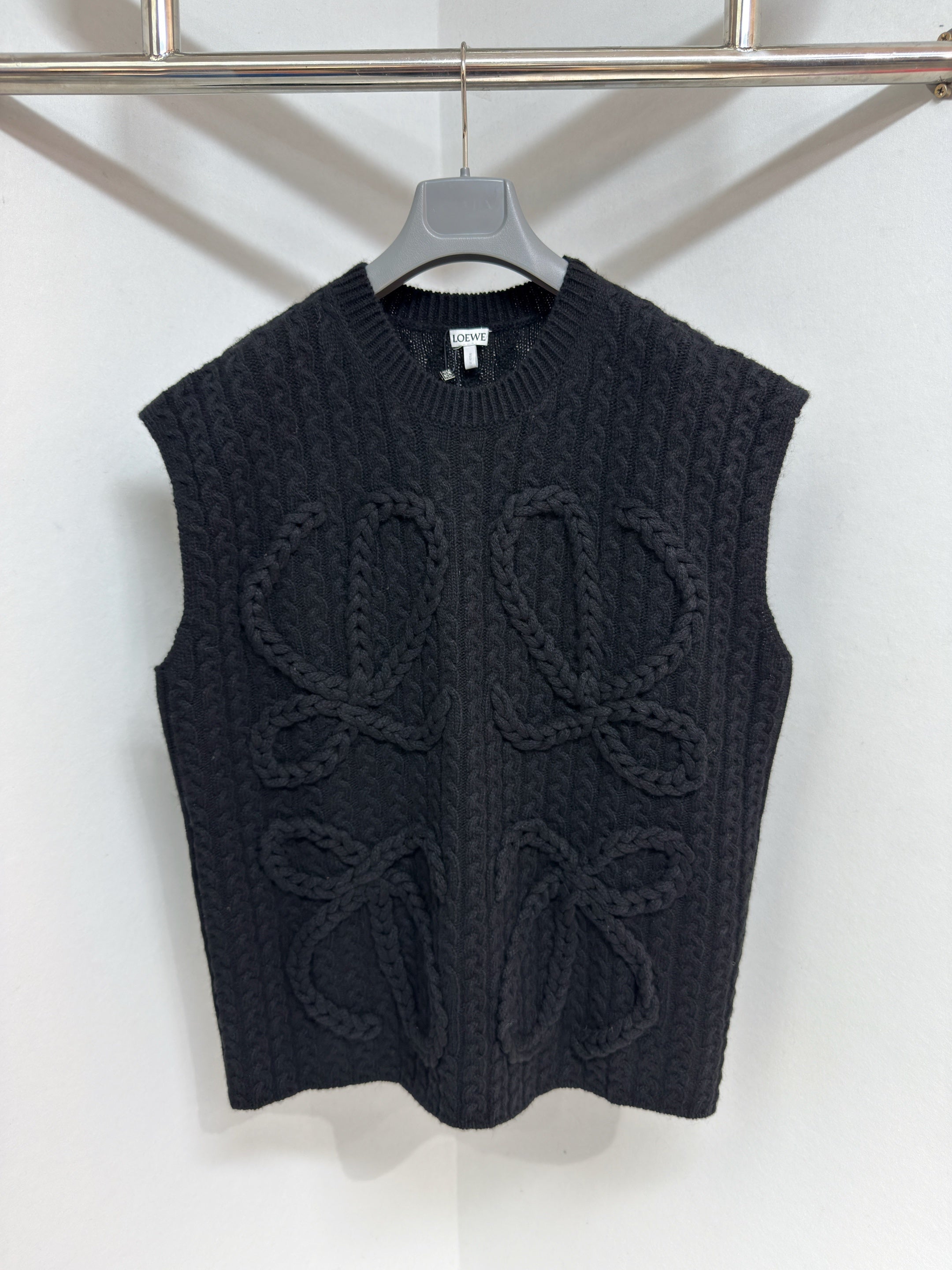 Pull Sans manche Loew Noir  10/10