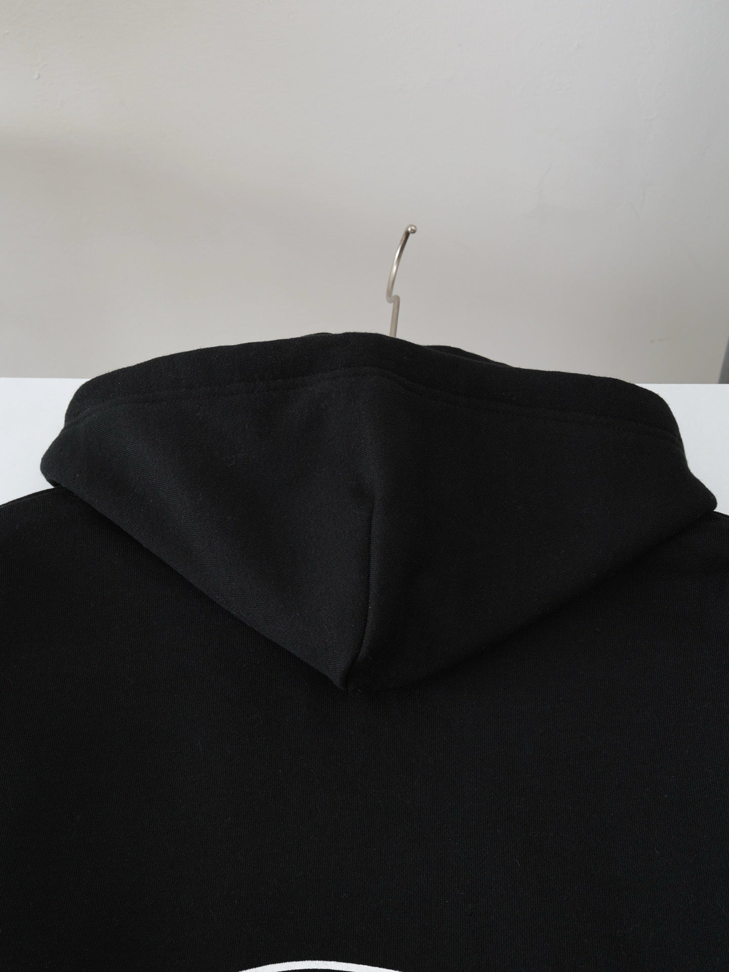 Gilet Chrome Noir Sanskrit print