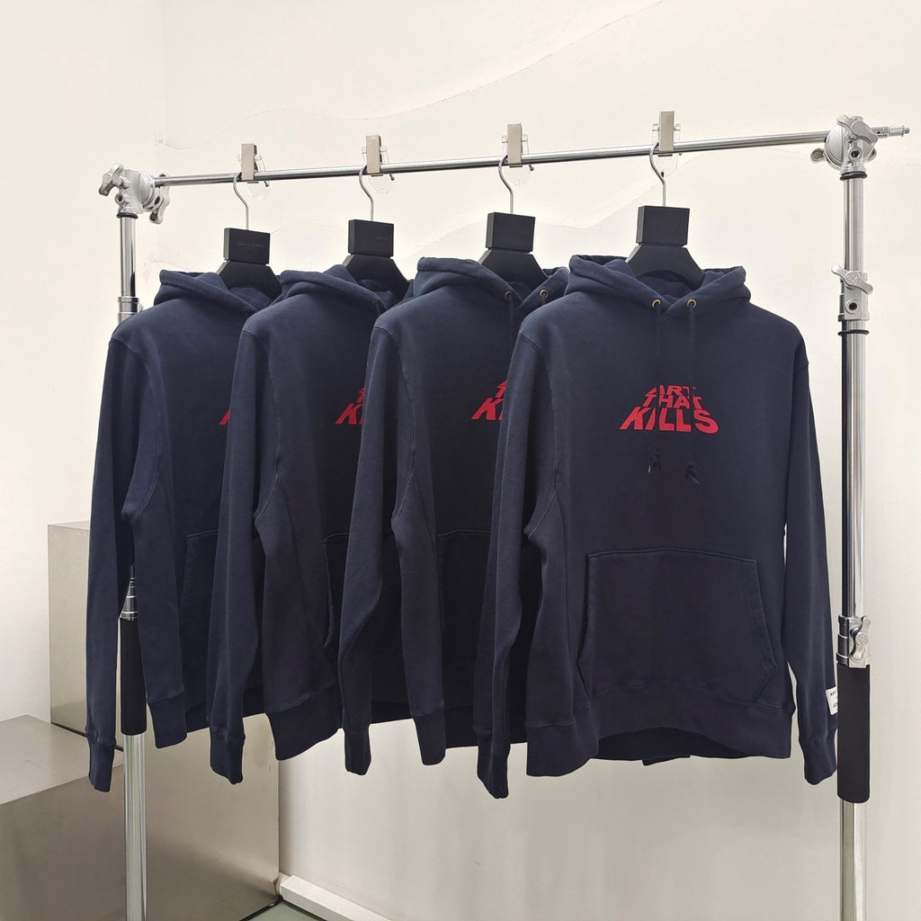 Sweat à capuche lettre Hill bleu marine