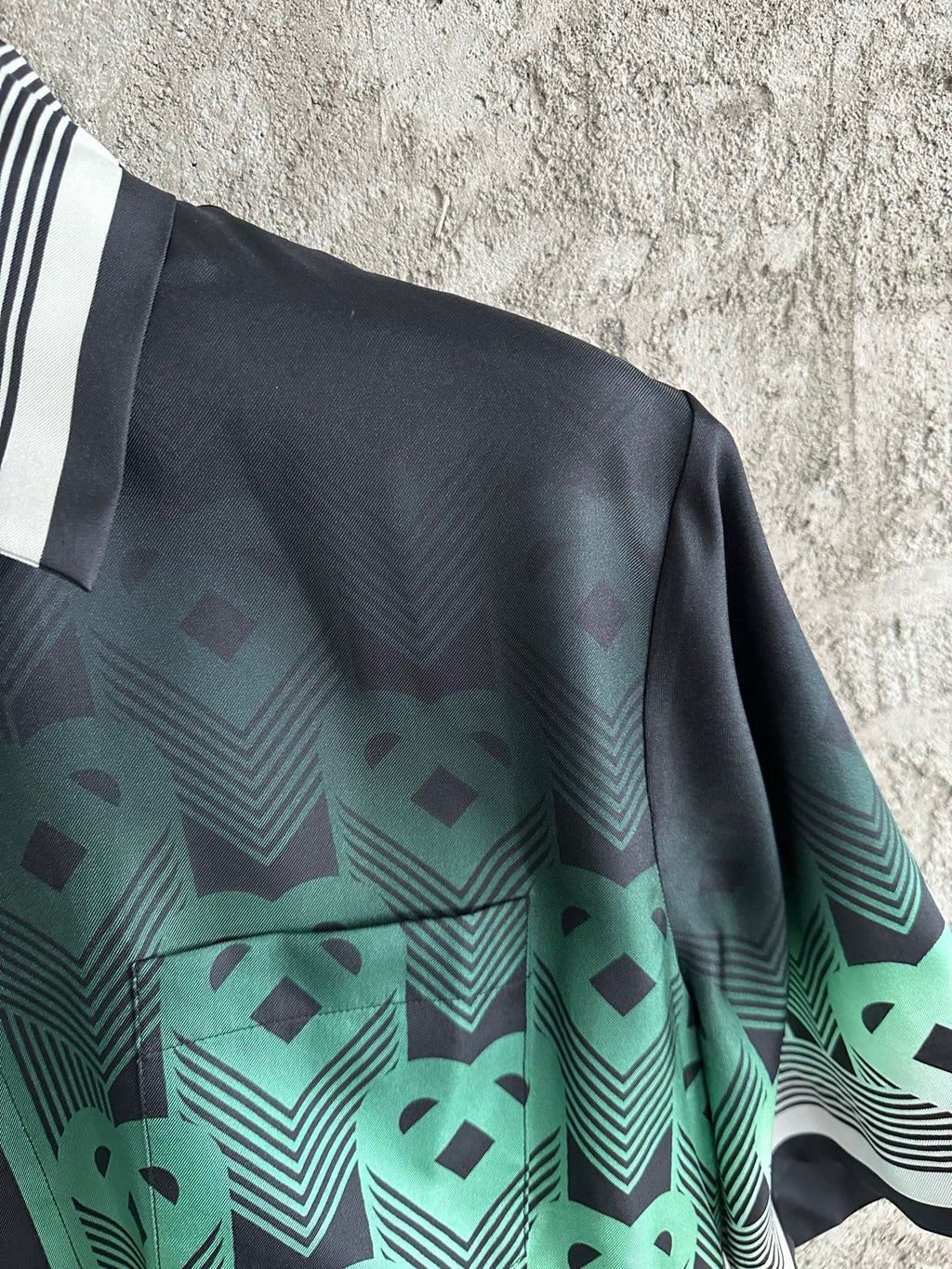 Casa B Chemise en soie à motif Monogrammé Vert