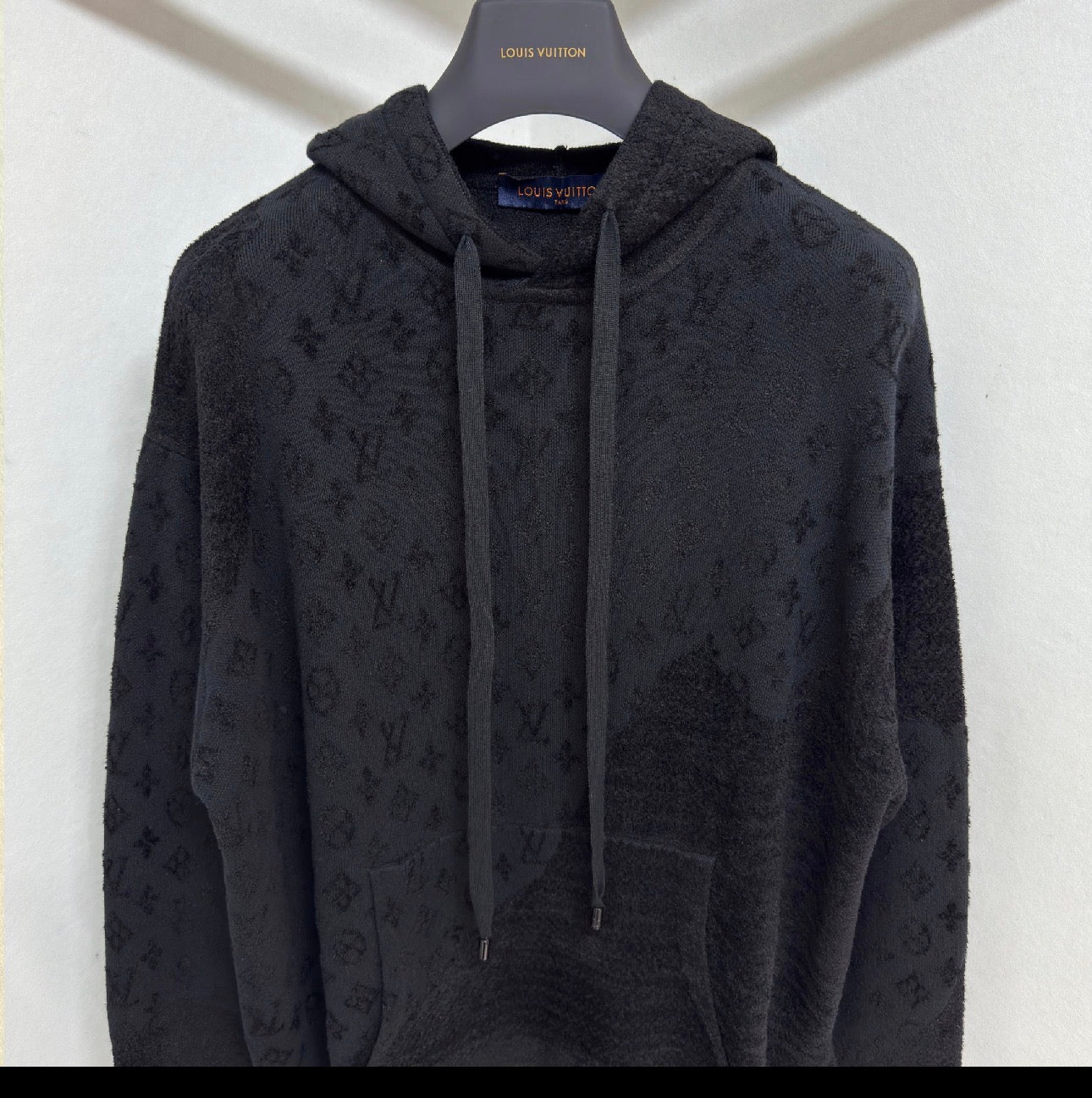 Sweat Lv jacquard  noir 10/10