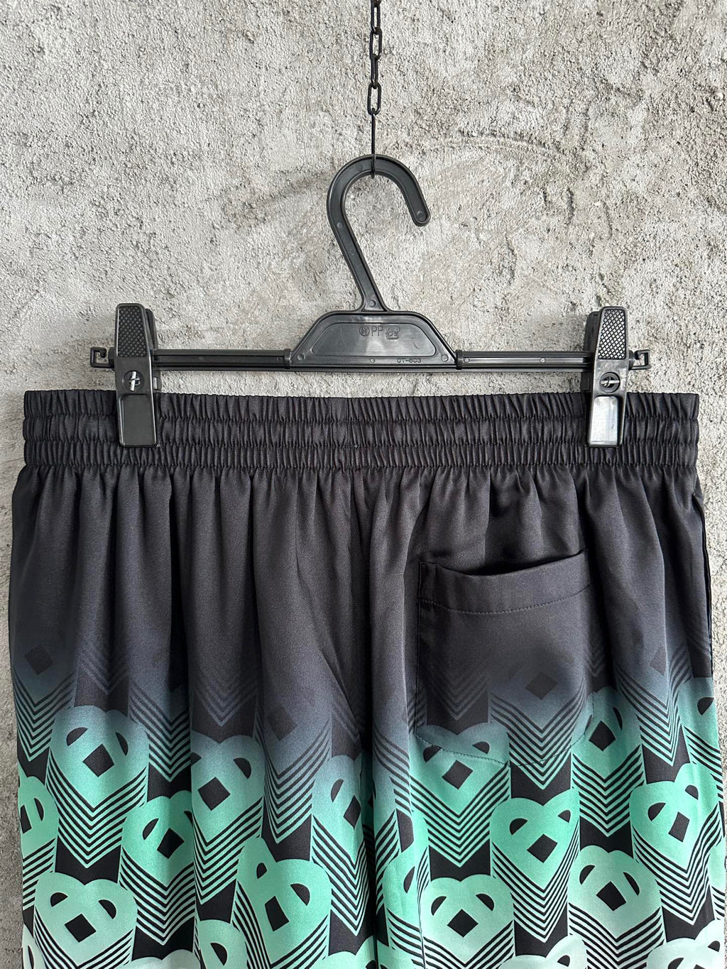 Casa B short en soie à motif Monogrammé Vert