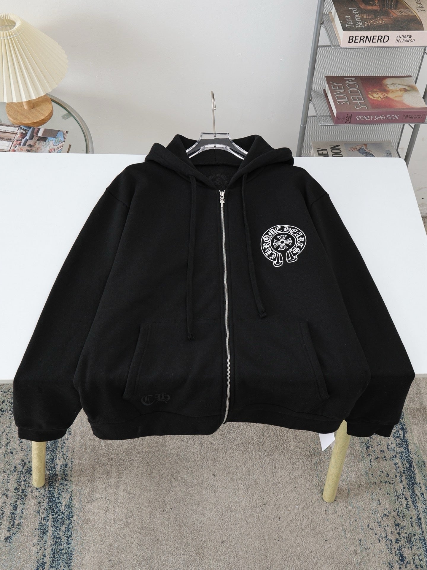 Gilet Chrome Noir Sanskrit print