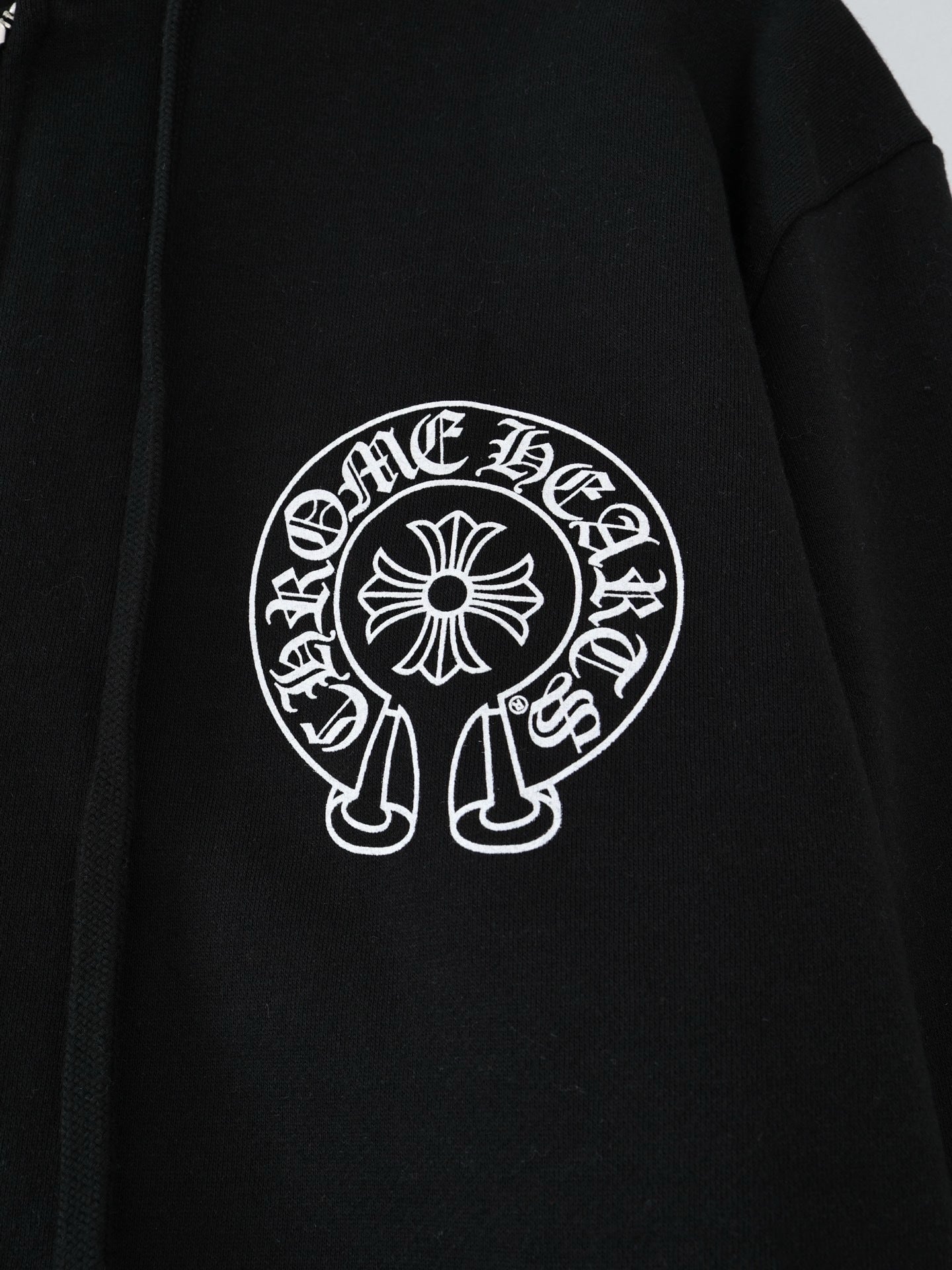 Gilet Chrome Noir Sanskrit print