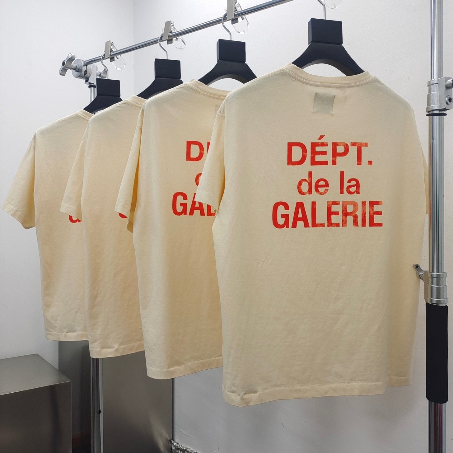 T shirt gallery Red Beige