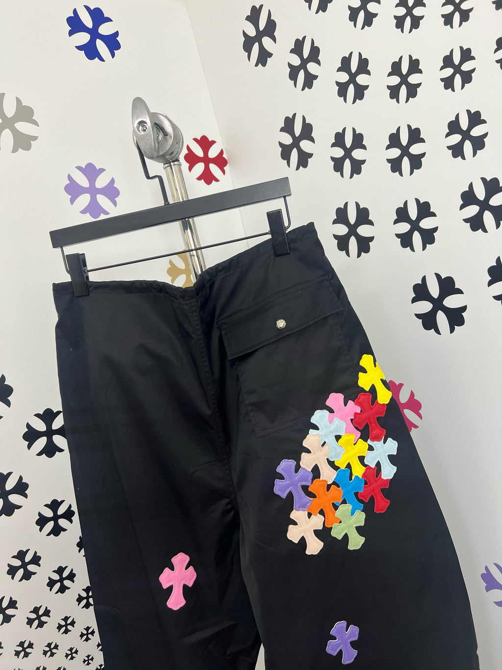 Jean black Chrome croix coloré