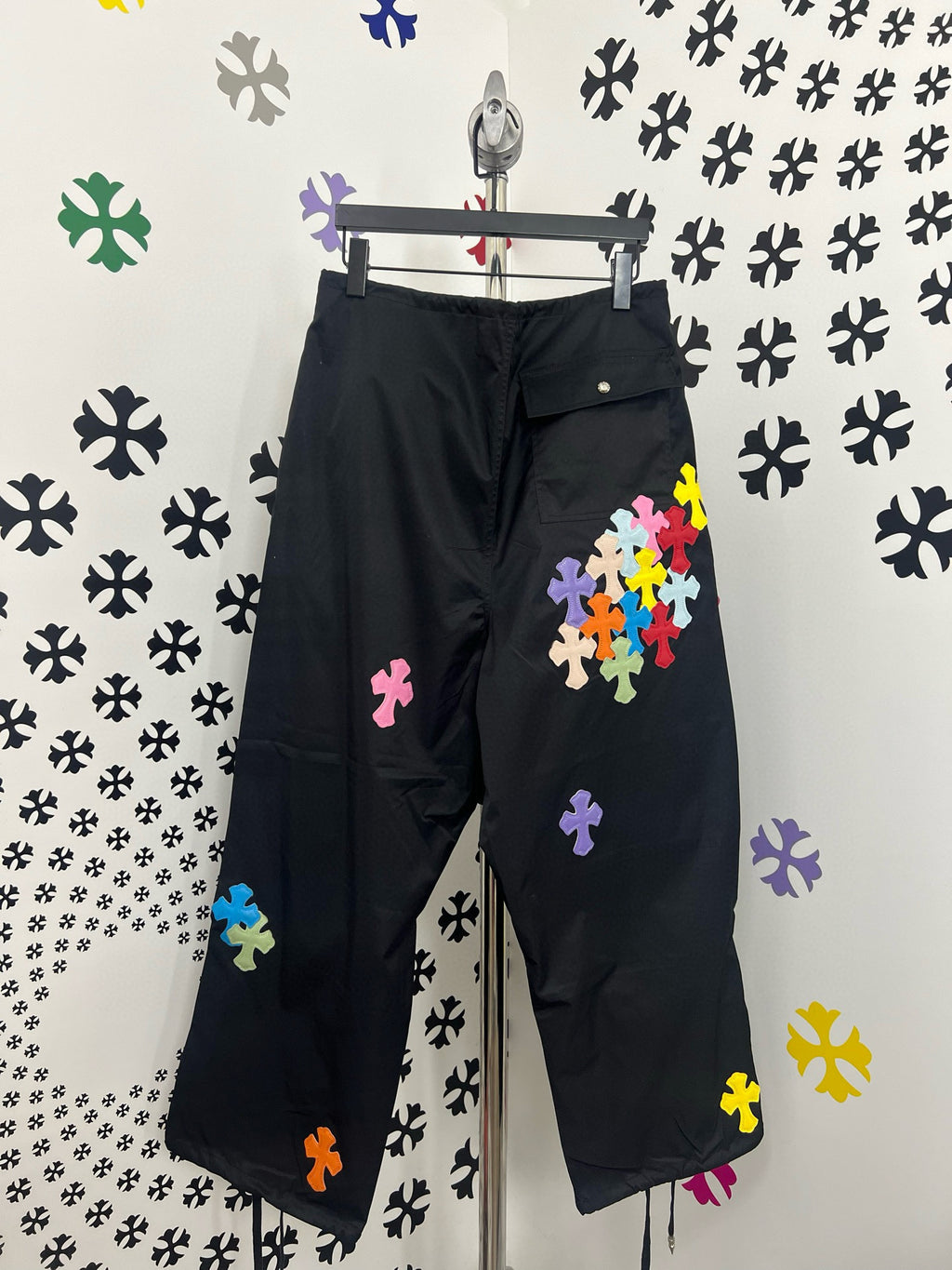 Jean black Chrome croix coloré