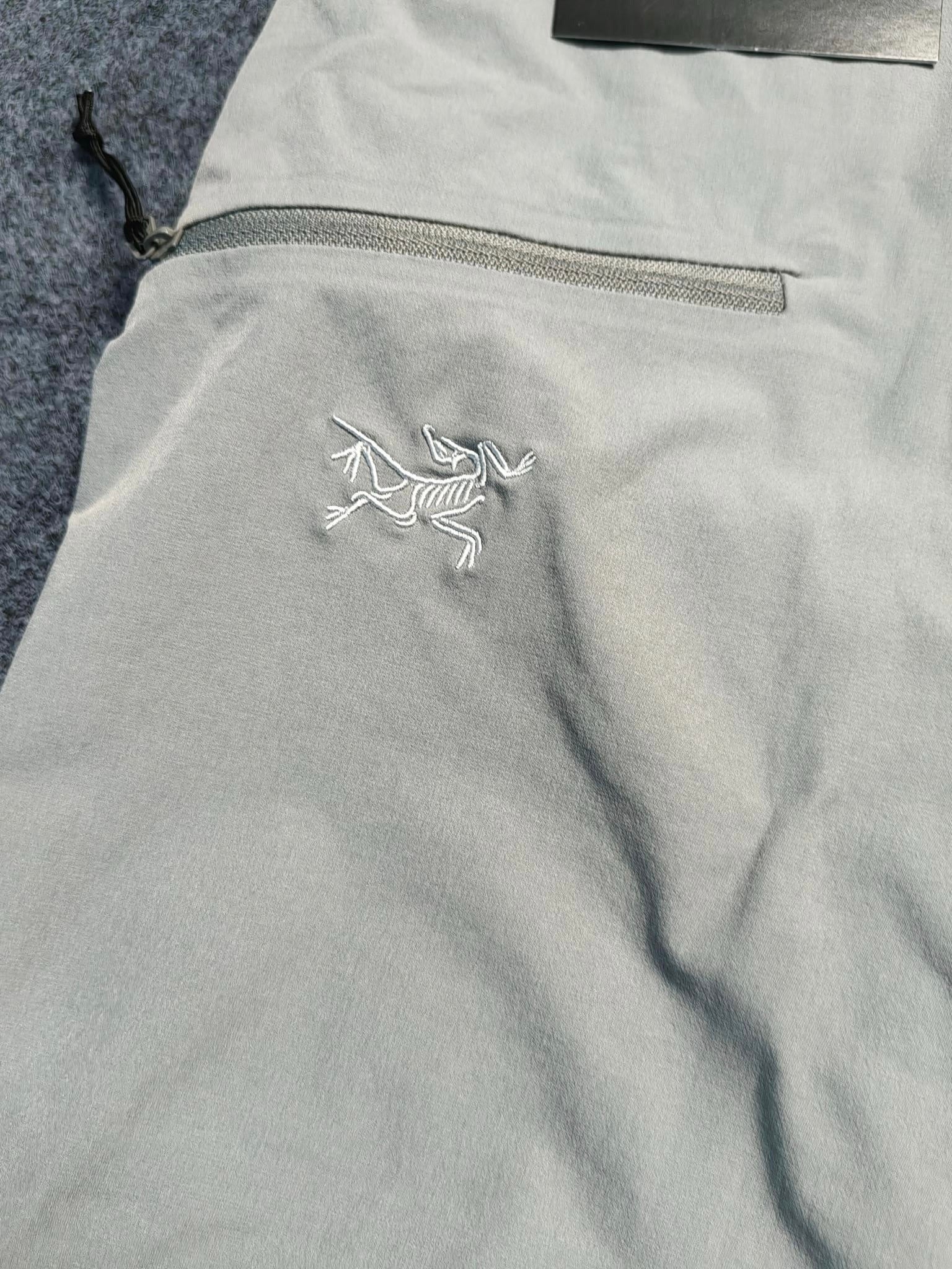 Pantalon Arc Tryx gris