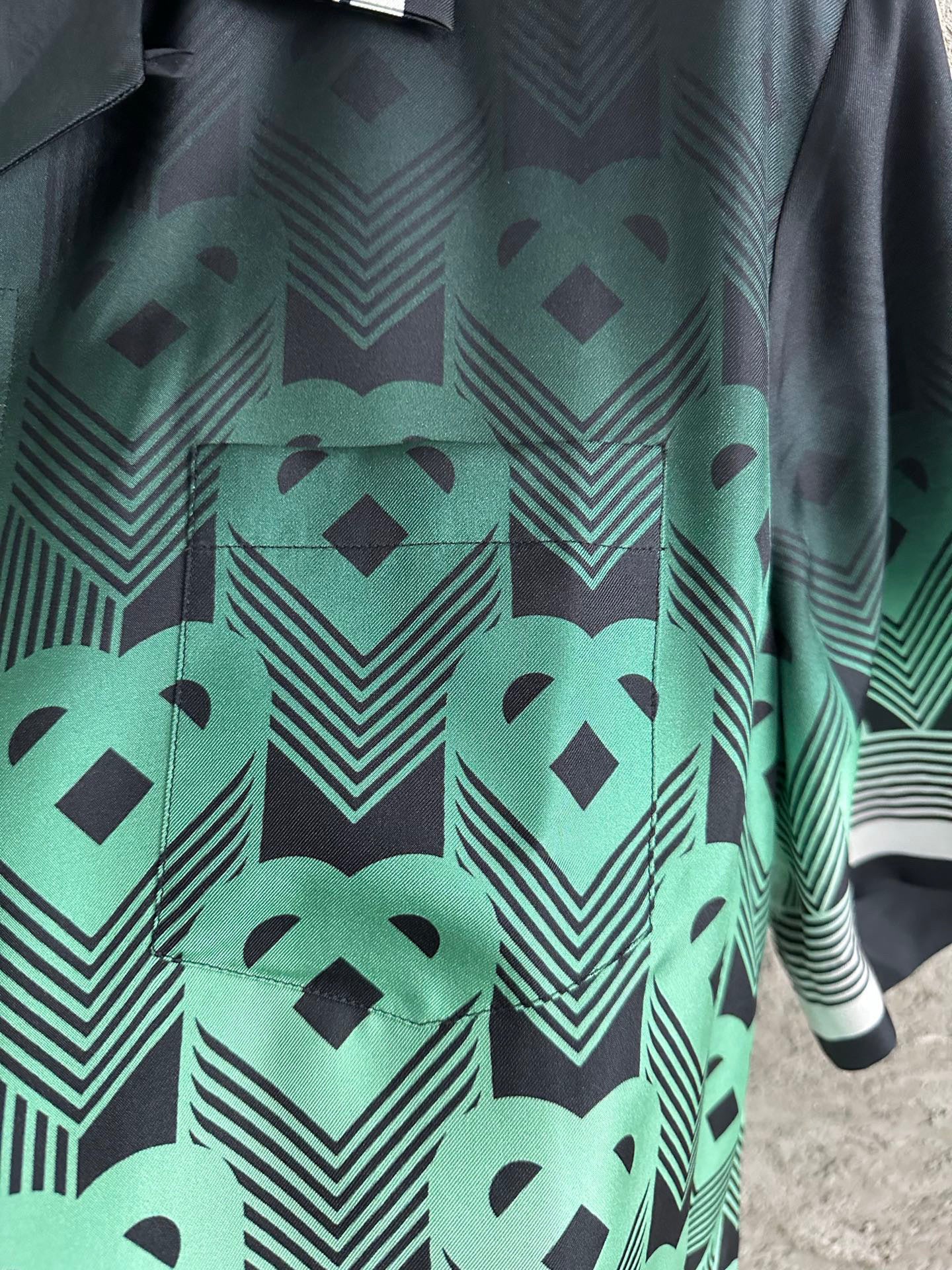 Casa B Chemise en soie à motif Monogrammé Vert