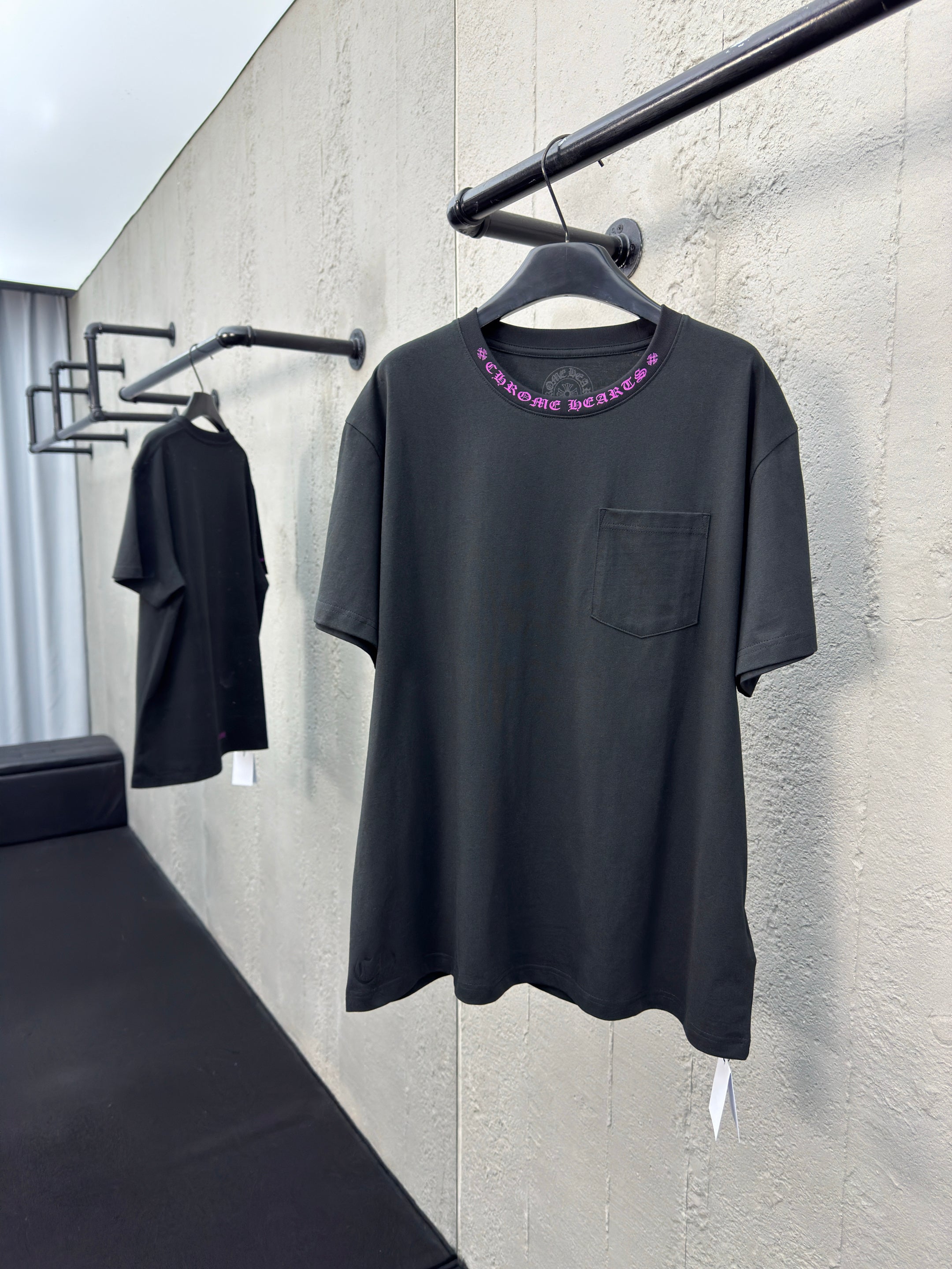 T shirt chrome Black and pink