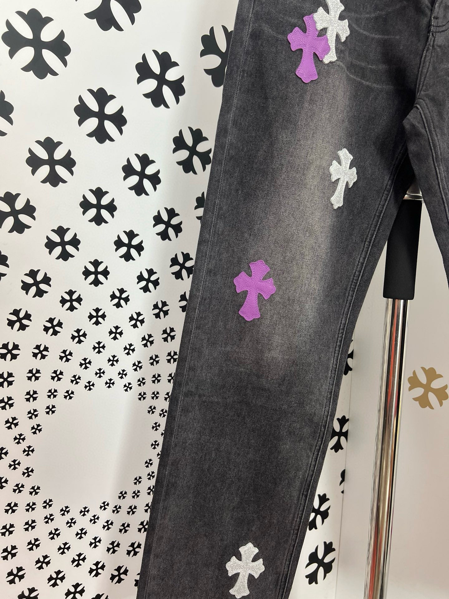 Jean Chrome noir / croix rose