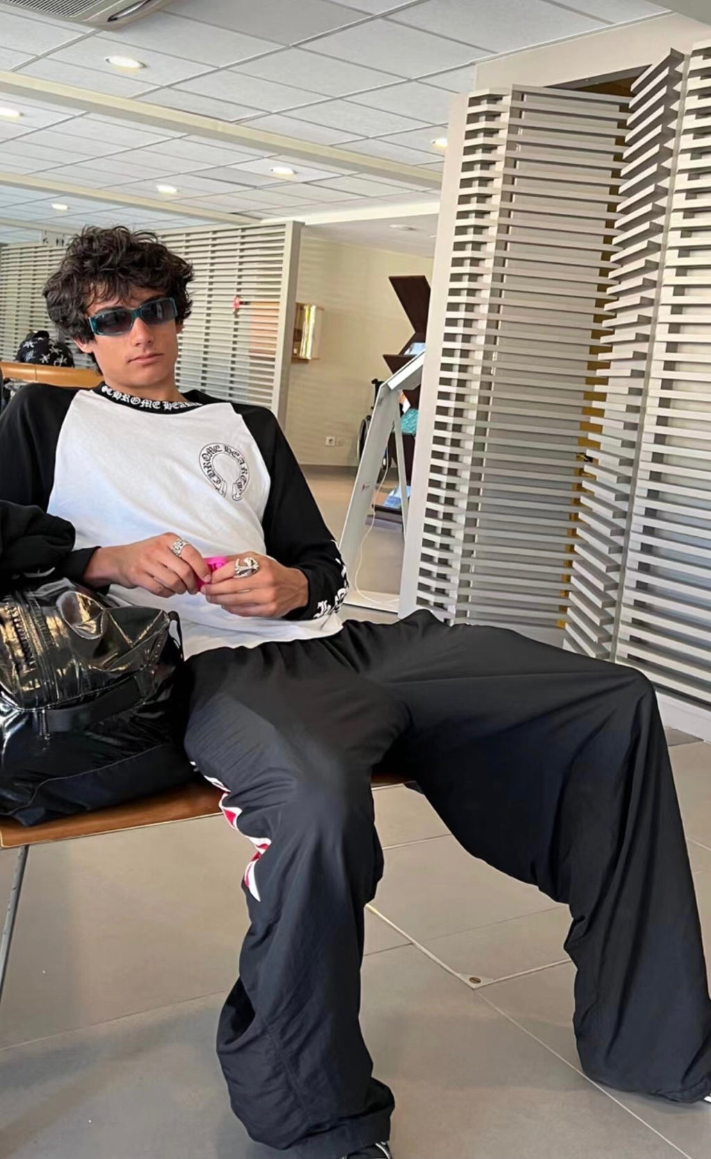 T shirt  Chrome white  black   sleeve