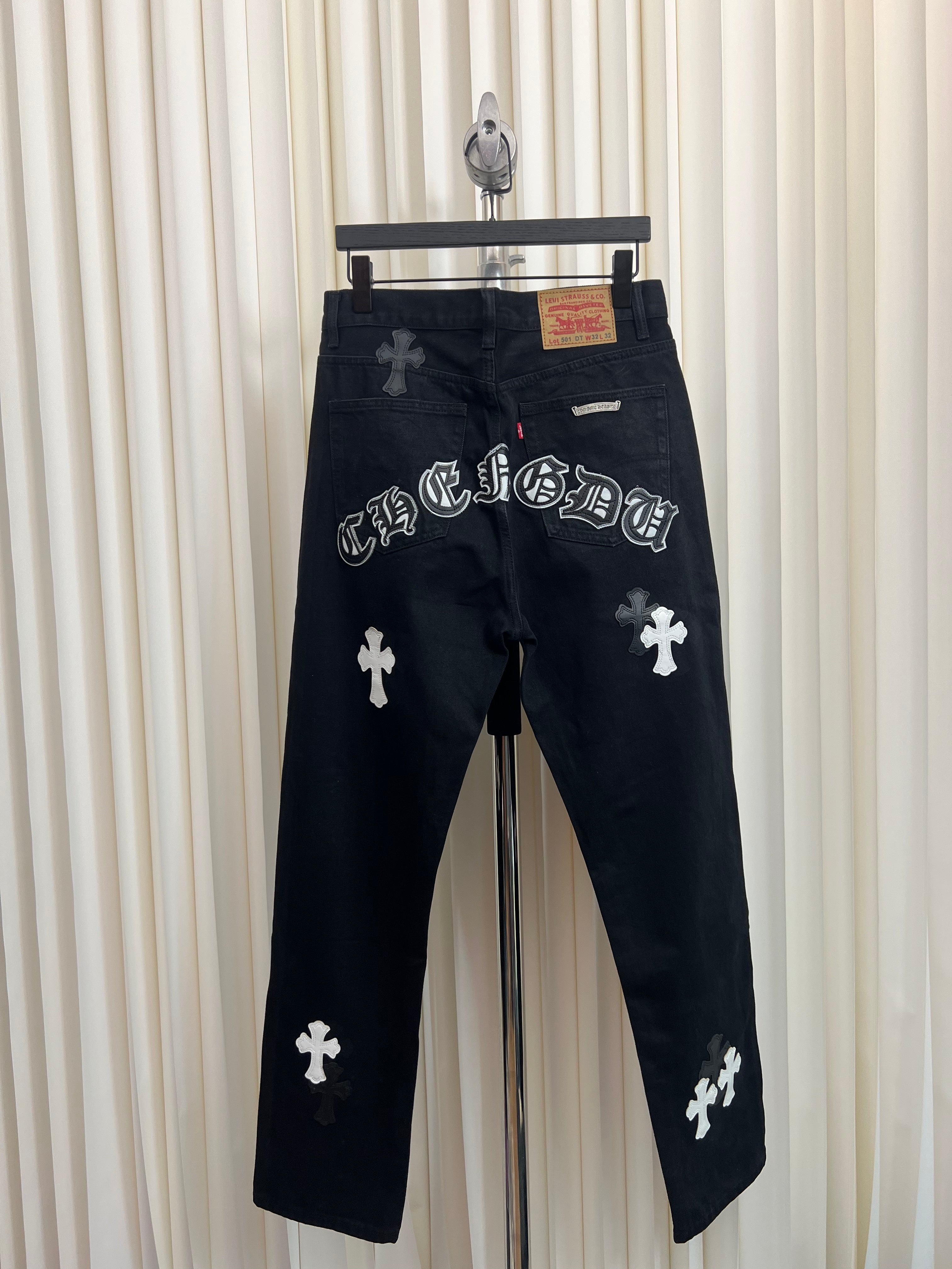 Jean Black Chrome croix blanche