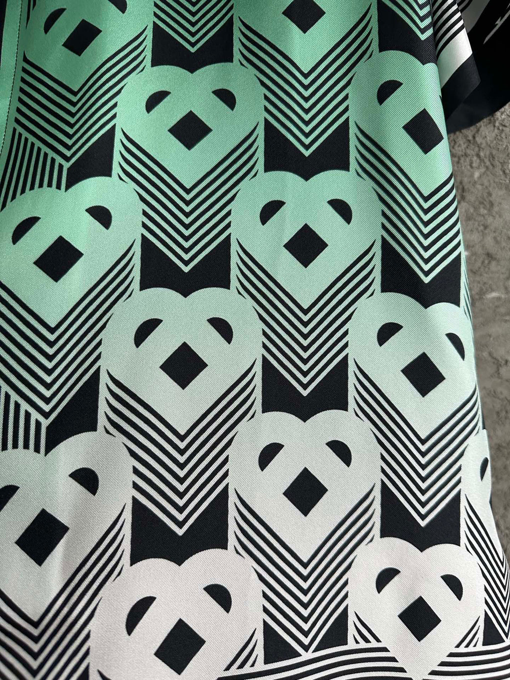 Casa B Chemise en soie à motif Monogrammé Vert