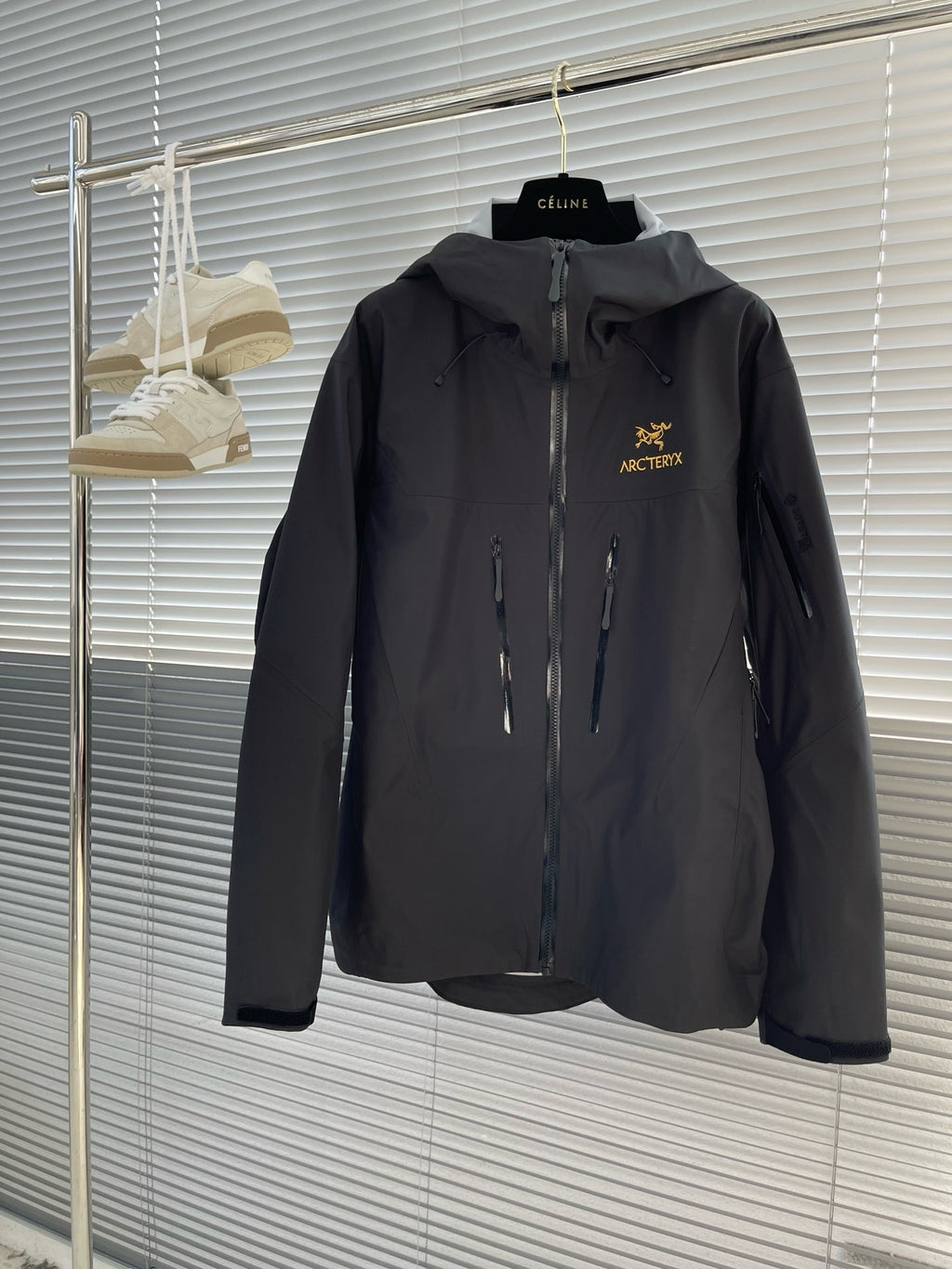 Veste  Arc tryx  Gore tx Noir doré