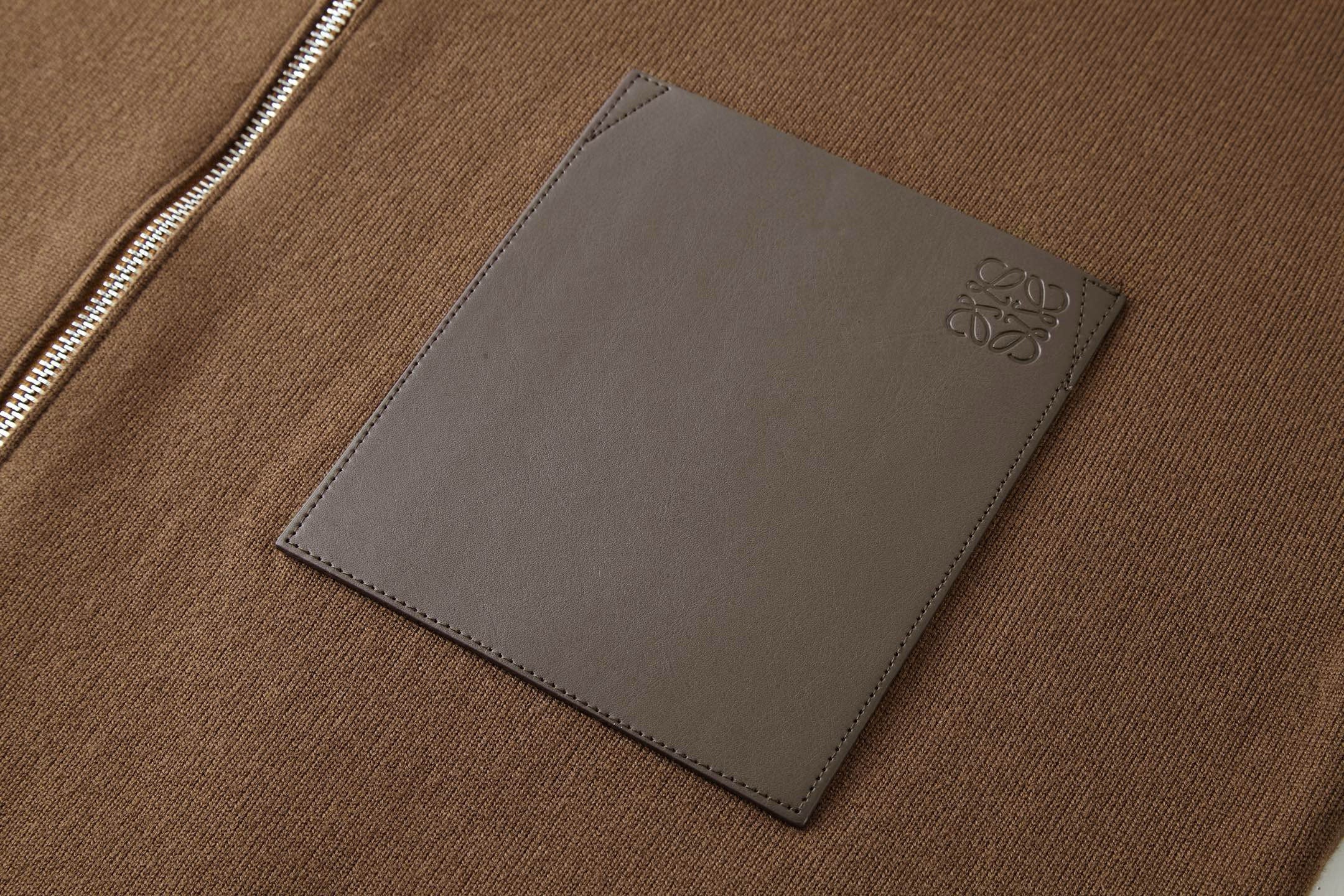 Cardigan en maille à poche plaquée en cuir et logo Loew