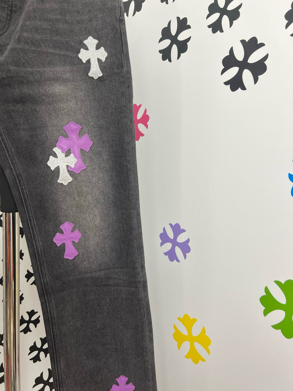 Jean Chrome noir / croix rose