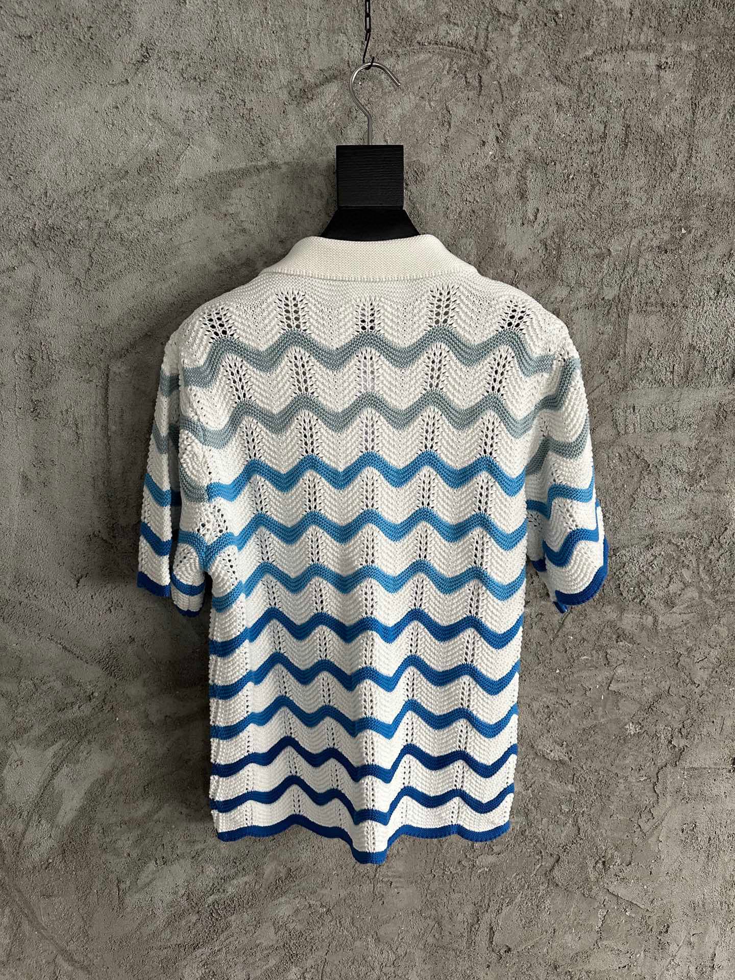 Casa B - Wavy Gradient Blue