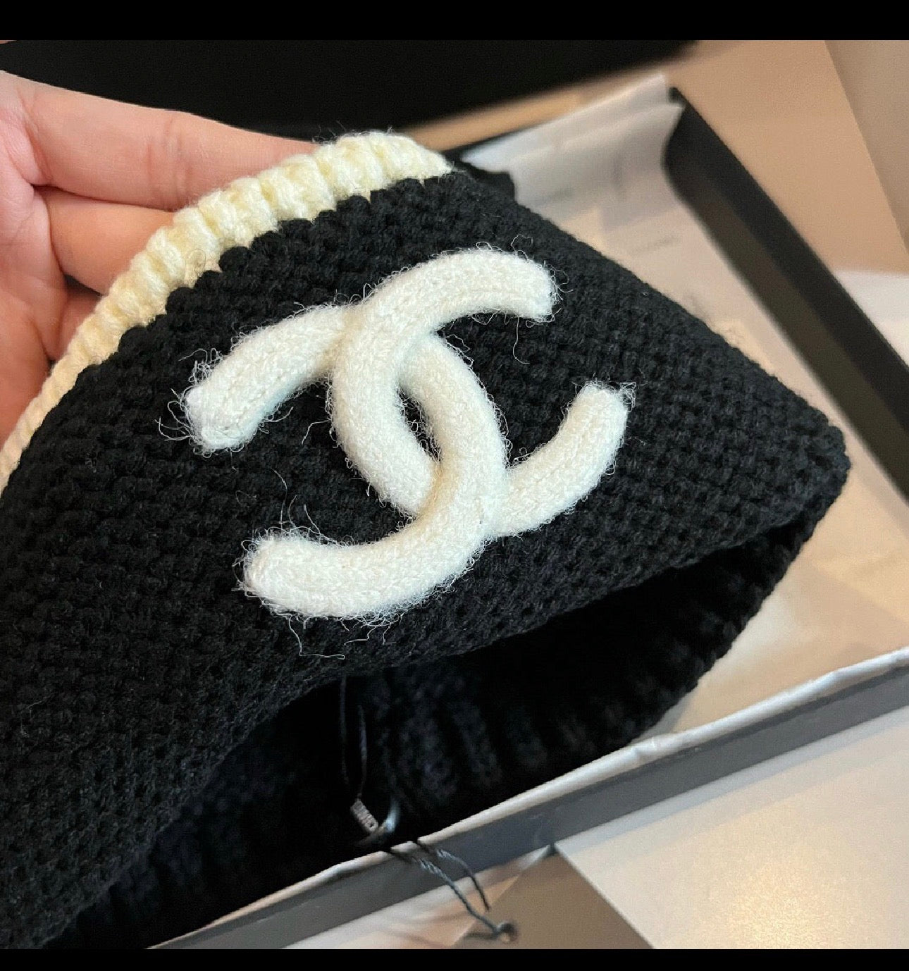 Bonnet chnl noir