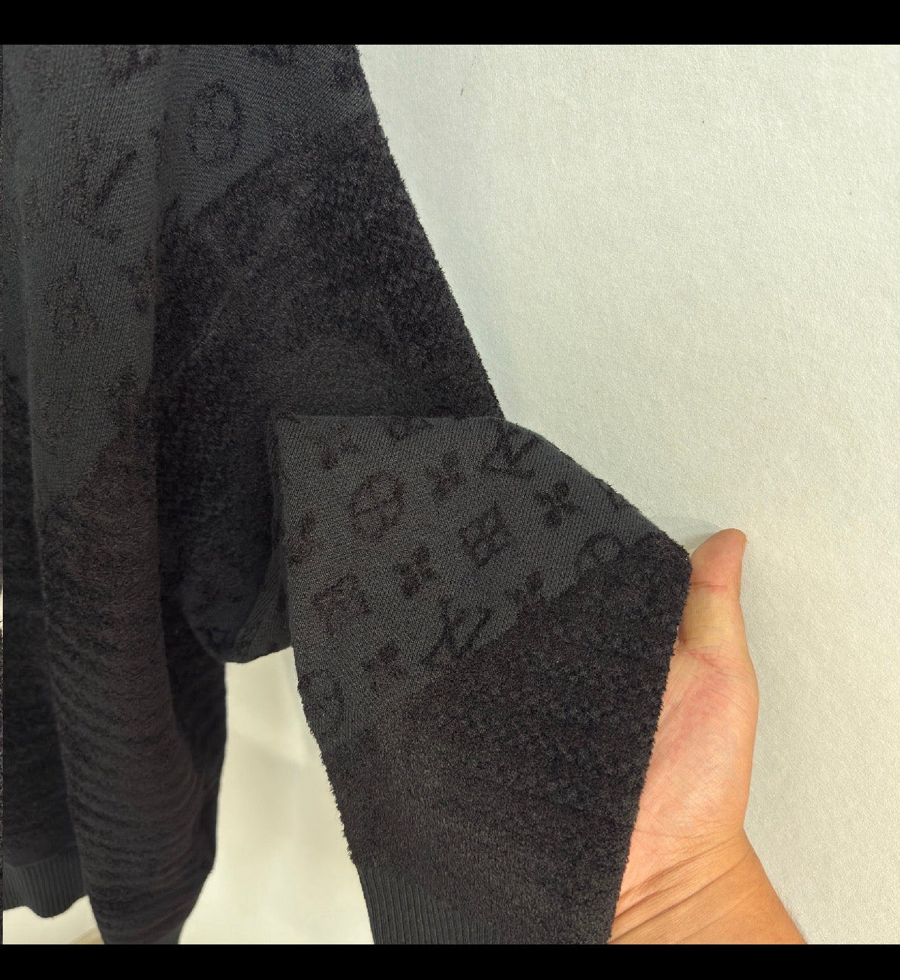 Sweat Lv jacquard  noir 10/10