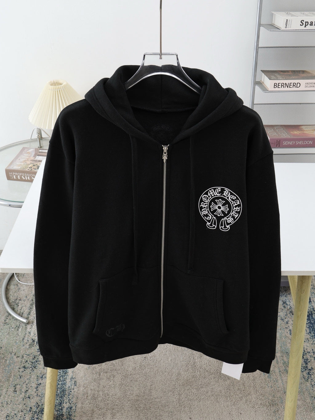 Gilet Chrome Noir Sanskrit print