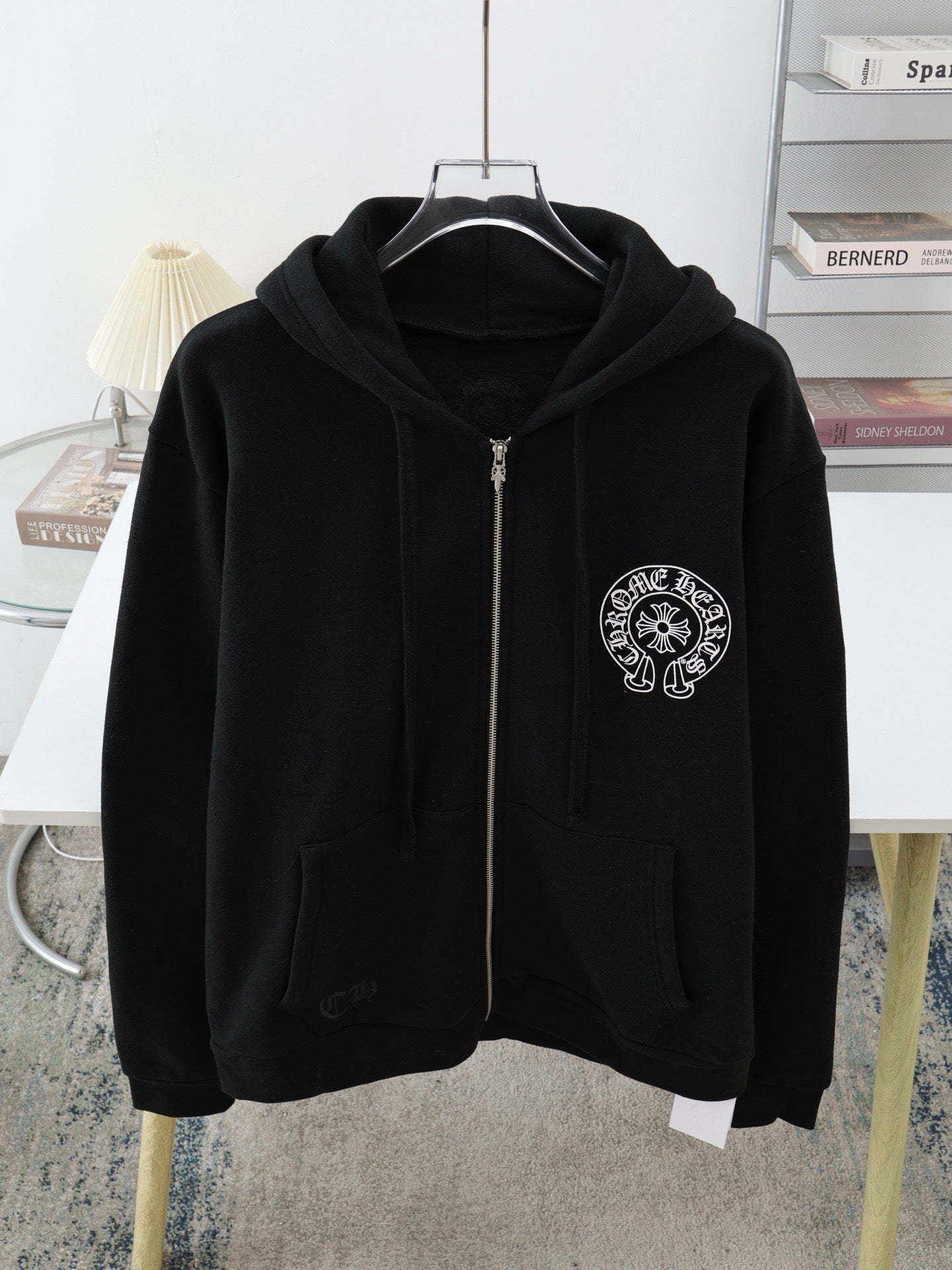 Gilet Chrome Noir Sanskrit print