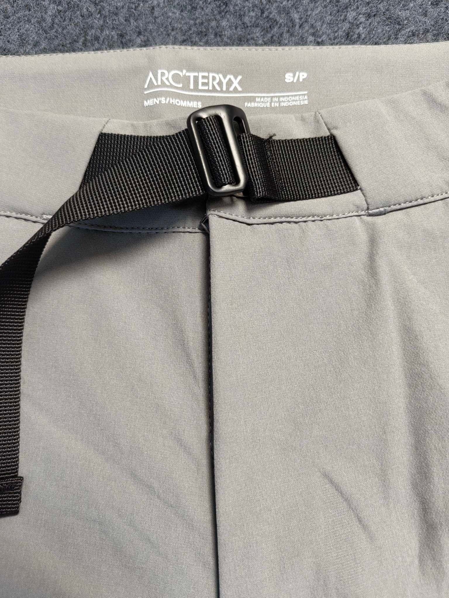 Pantalon Arc Tryx gris