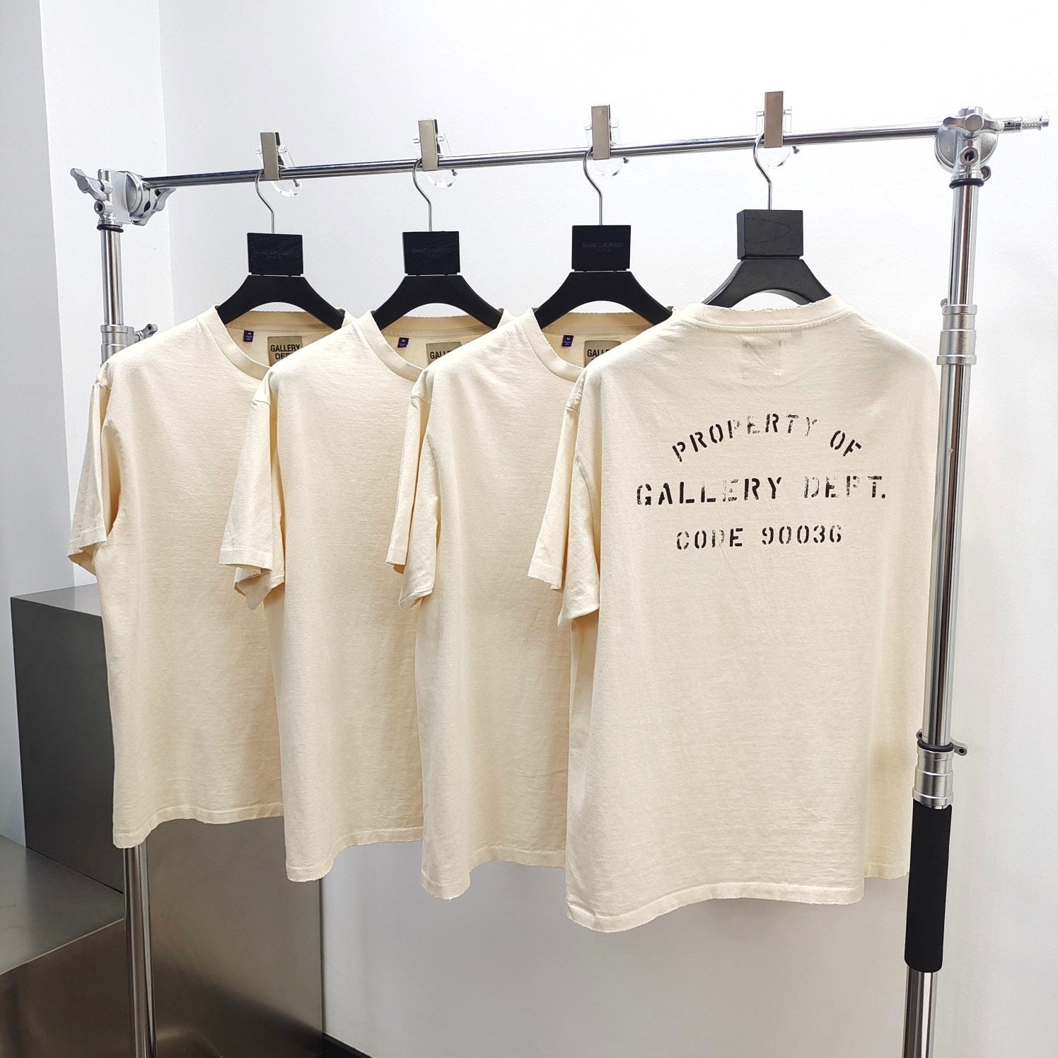 T shirt Gallery blanc cassé avec poche