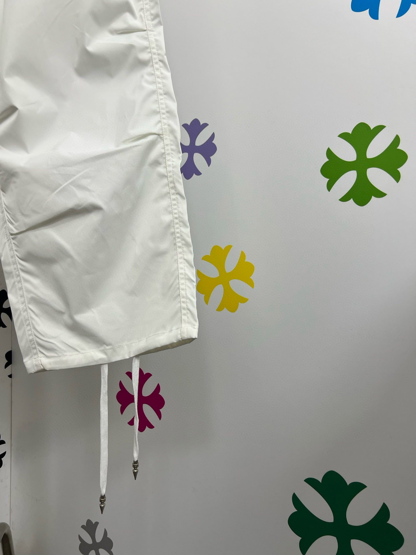 Jean white Chrome croix coloré