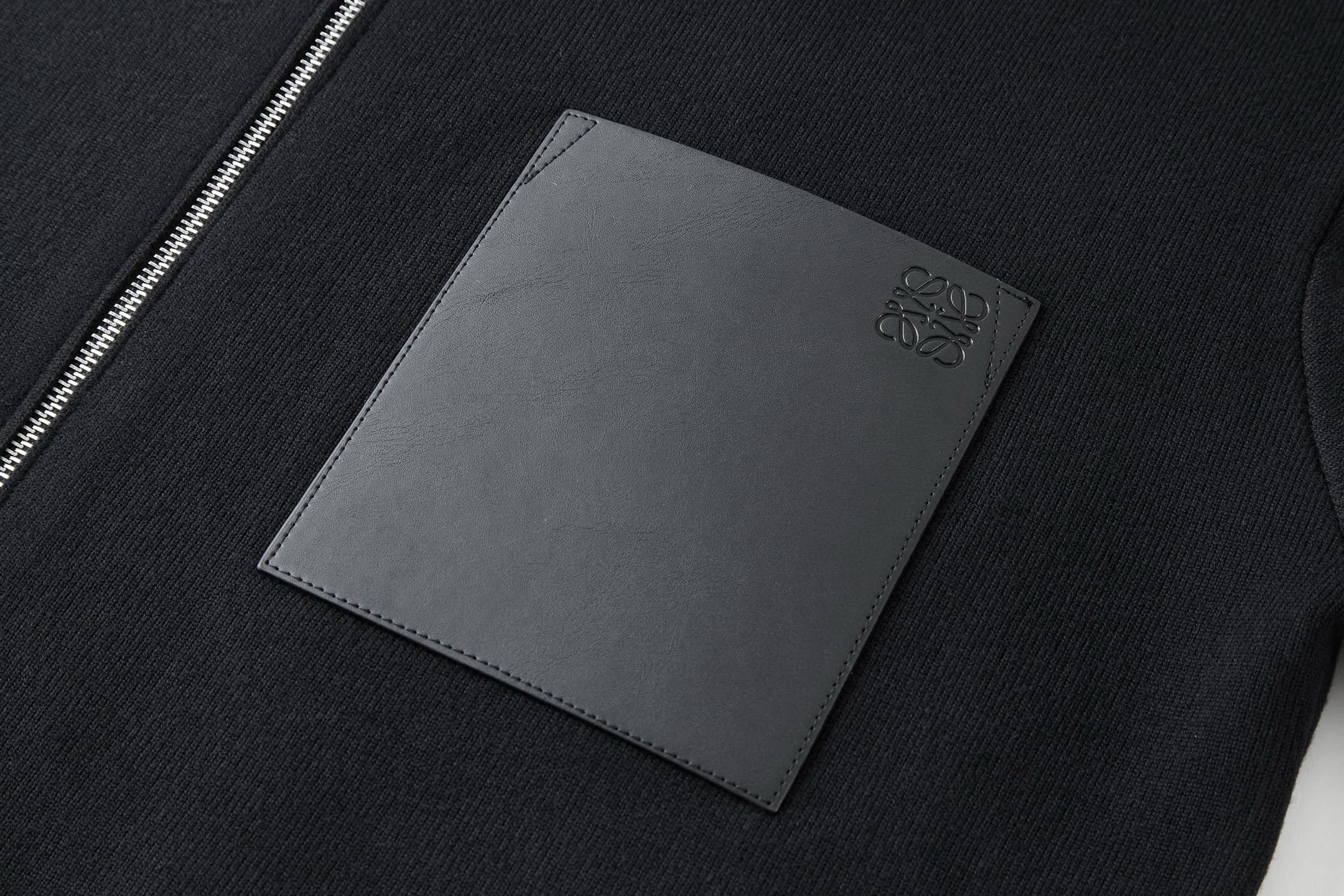 Cardigan en maille à poche plaquée en cuir et logo Loew